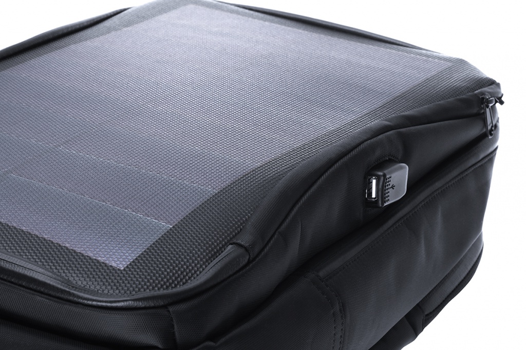 Qumo-PowerAid-Solar-Bag-4.jpg